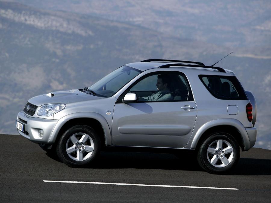  Toyota RAV4 3-Door 2003 года  (фото 17 из 30)